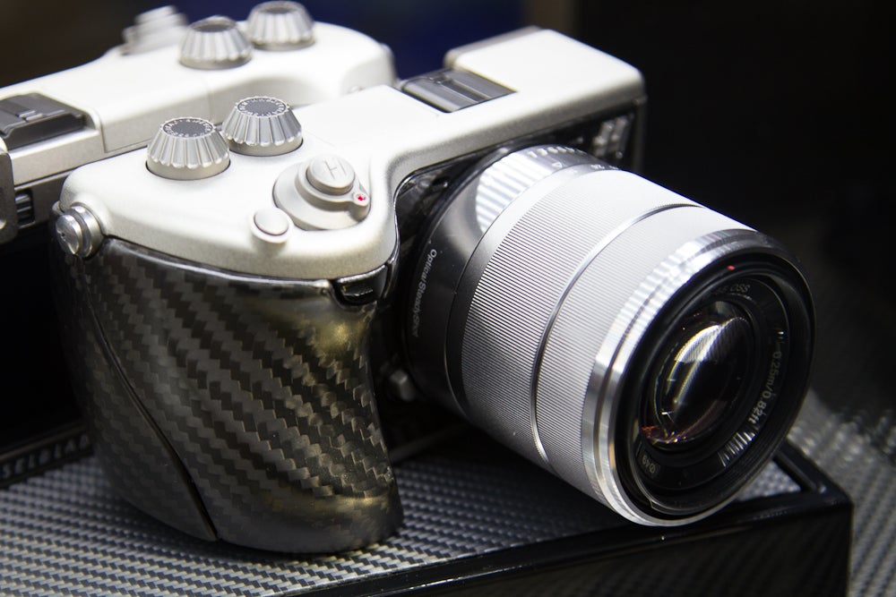 Hands-On: Hasselblad Lunar Interchangeable-Lens Compact Is Like a Seriously  Beefed-Up NEX-7