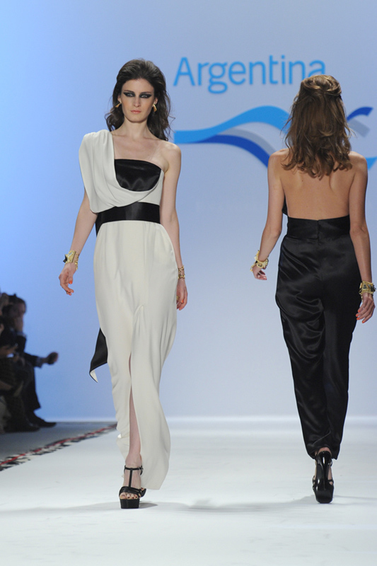 FashionCatwalk #catwalkcompilation #WomenFashionIdeas #fashionrunway ... |  TikTok