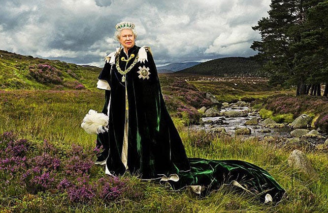 scottish-national-portrait-gallery-acquires-most-epic-photo-of-the-queen