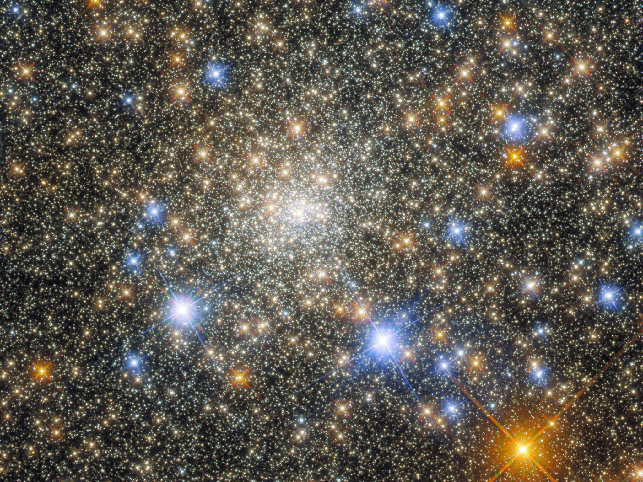 Hubble Snaps Stunning Photo Of A Globular Cluster | Popular Photography