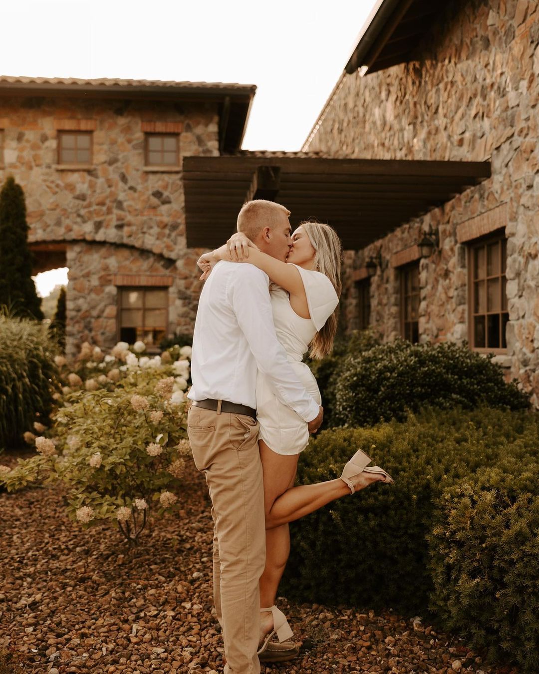 Tuscan dreams in Tennessee: These Olive Garden engagement pictures are going viral