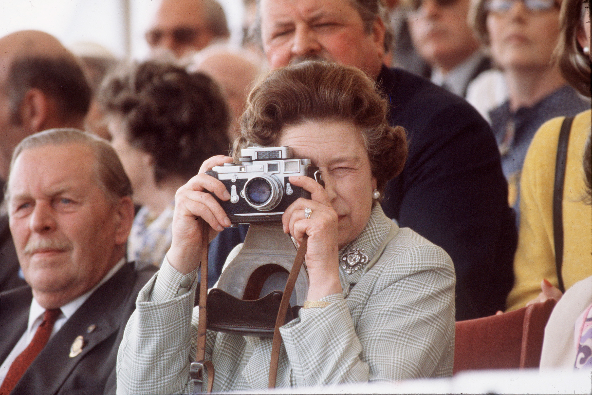 A look at Queen Elizabeth II's camera collection | Popular